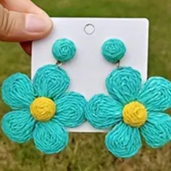 Raffia Flower Earrings - Picture 3 of 4